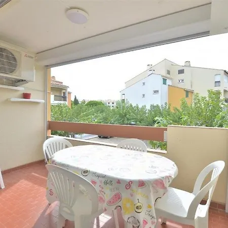 Climatise Pour 5 Personnes, Camargue Village, Quartier Du Boucanet Au Grau-du-roi. Daire